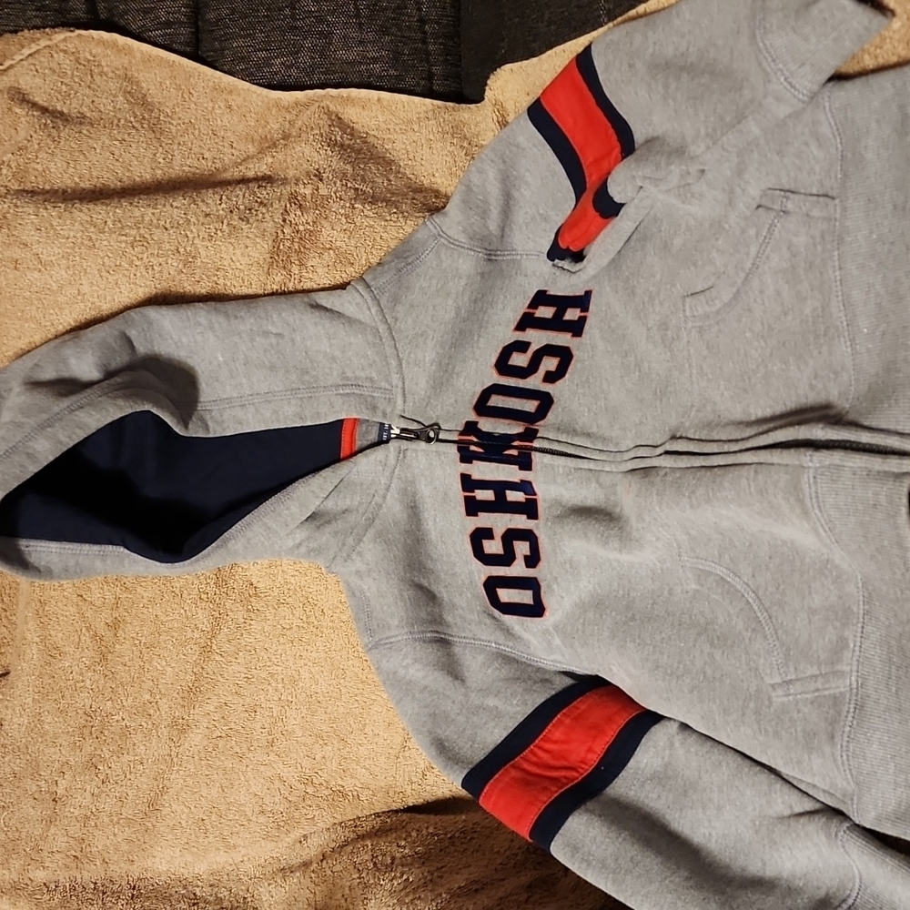 Oshkosh Bgosh size 7 boys gray  zip hoodie